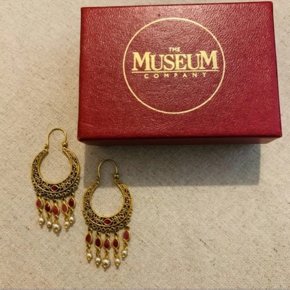 The Museum Company | Earrings | Enamel & Pearl